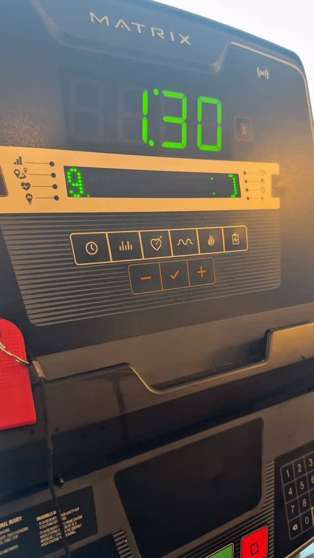 Wil je meer resultaat zonder langer te trainen? 📈

Wandelen op een helling activeert je lichaam veel effectiever.

Klein verschil in stand, groot verschil in resultaat.
Daan laat je graag zien hoe. 💪🏽